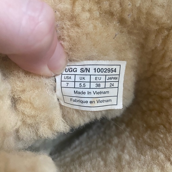 Girls Uggs - Picture 5 of 6